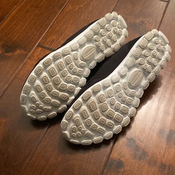 Skechers - Memory Foam - Black - size 8.5 - Picture 4 of 5